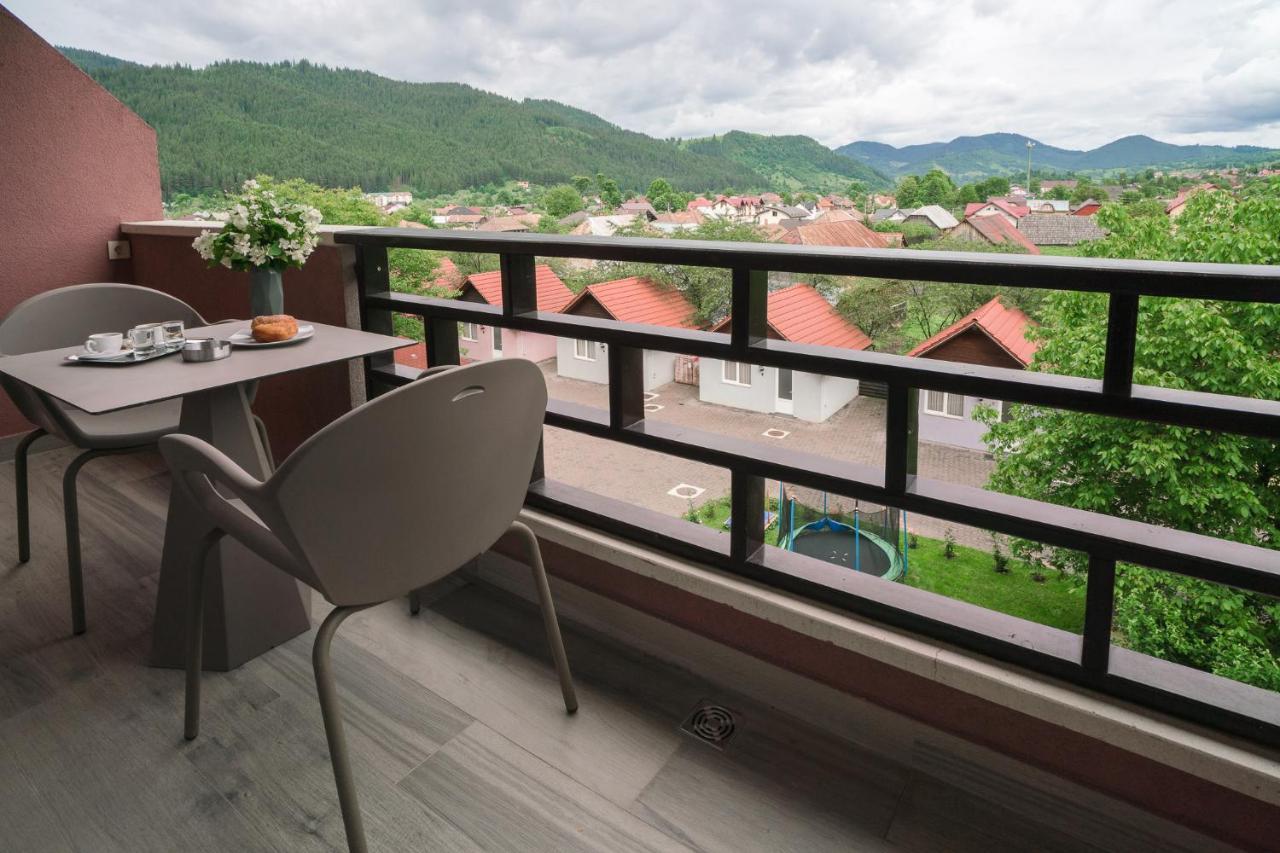 Hotel Eden Garden Spa คัมพูลุง โมลโดเวเนสค์ ภายนอก รูปภาพ